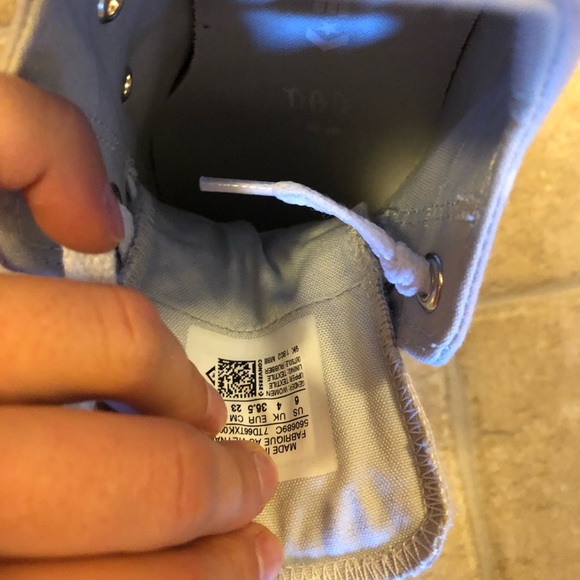 Grey with white dots converse - Picture 3 of 7